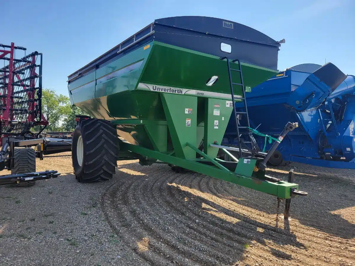 Gallery image 1 for 2006 Unverferth 9250 Grain Cart