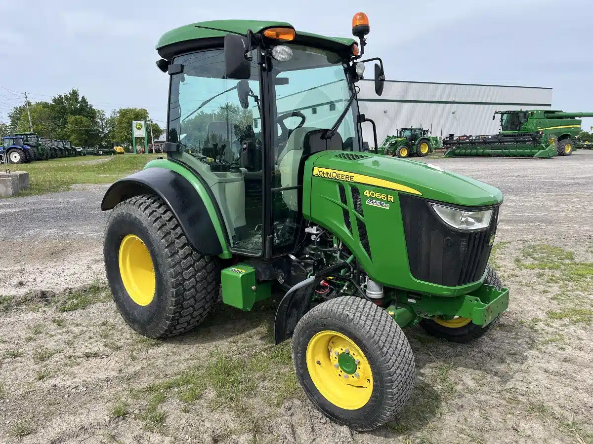 Photo de la Galerie 2 pour 2019 John Deere 4066R Tracteur