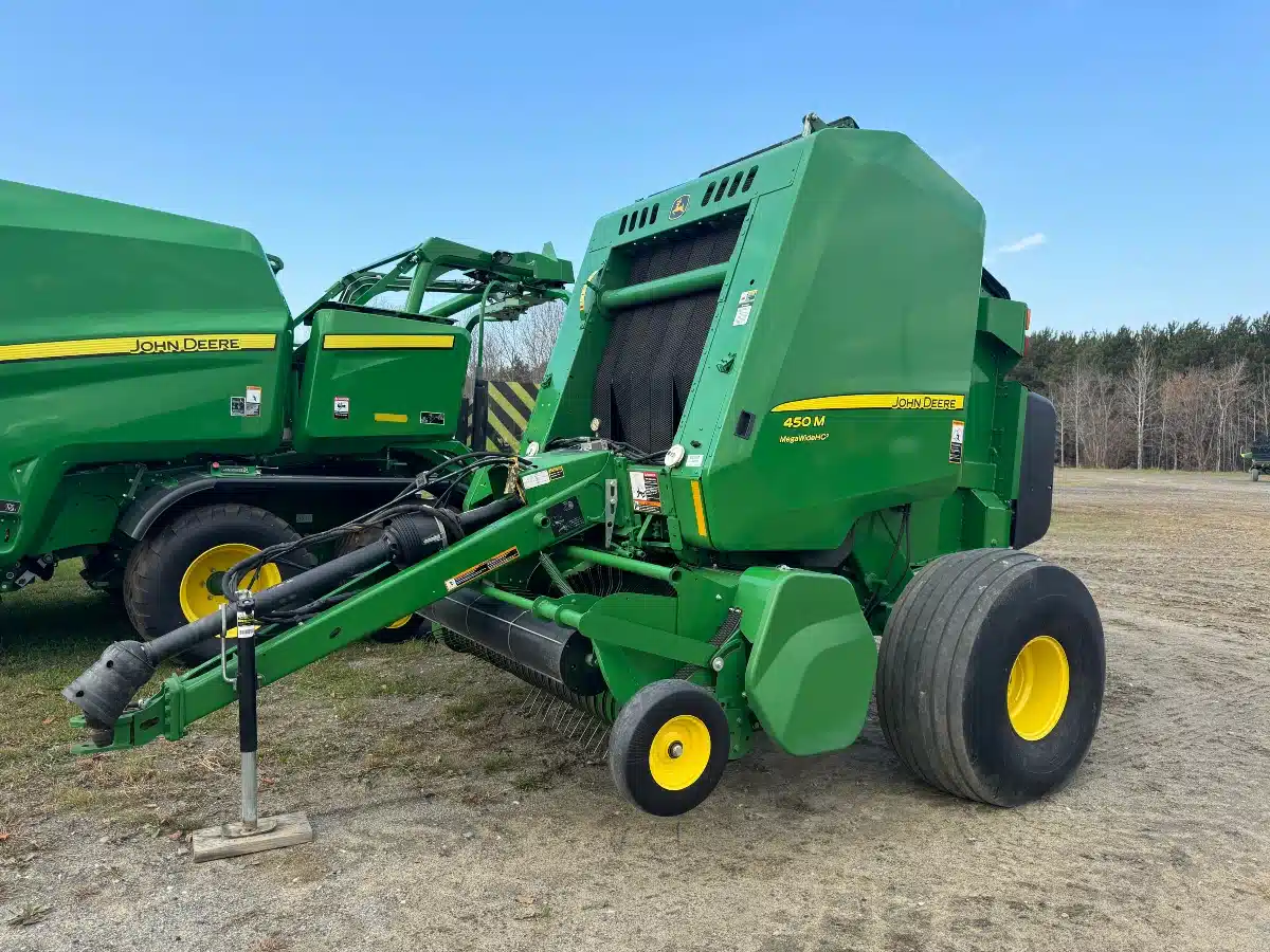 Gallery image 1 for Used 2018 John Deere 450M Round Baler