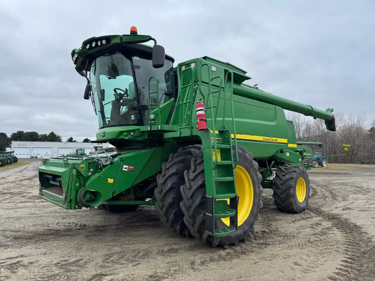 Gallery image 2 for Used 2015 John Deere T670 Combine