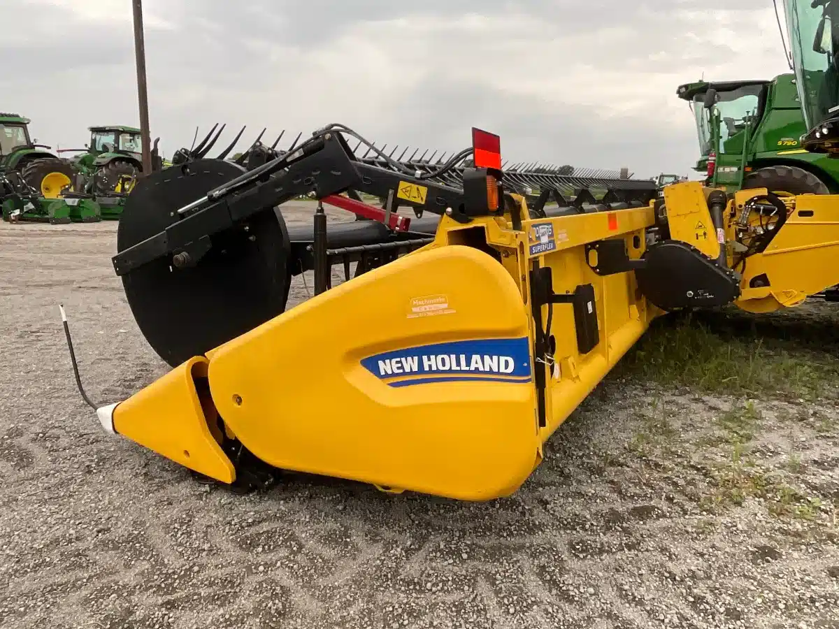 Gallery image 2 for Used 2013 New Holland 880CF Header - Flex Draper