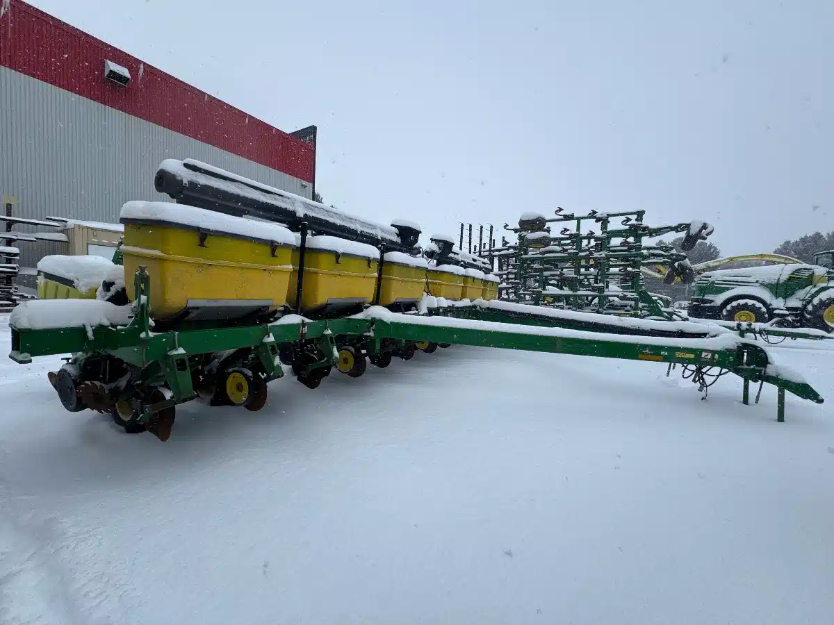 Gallery image 1 for Used 2013 John Deere 1775 Planter