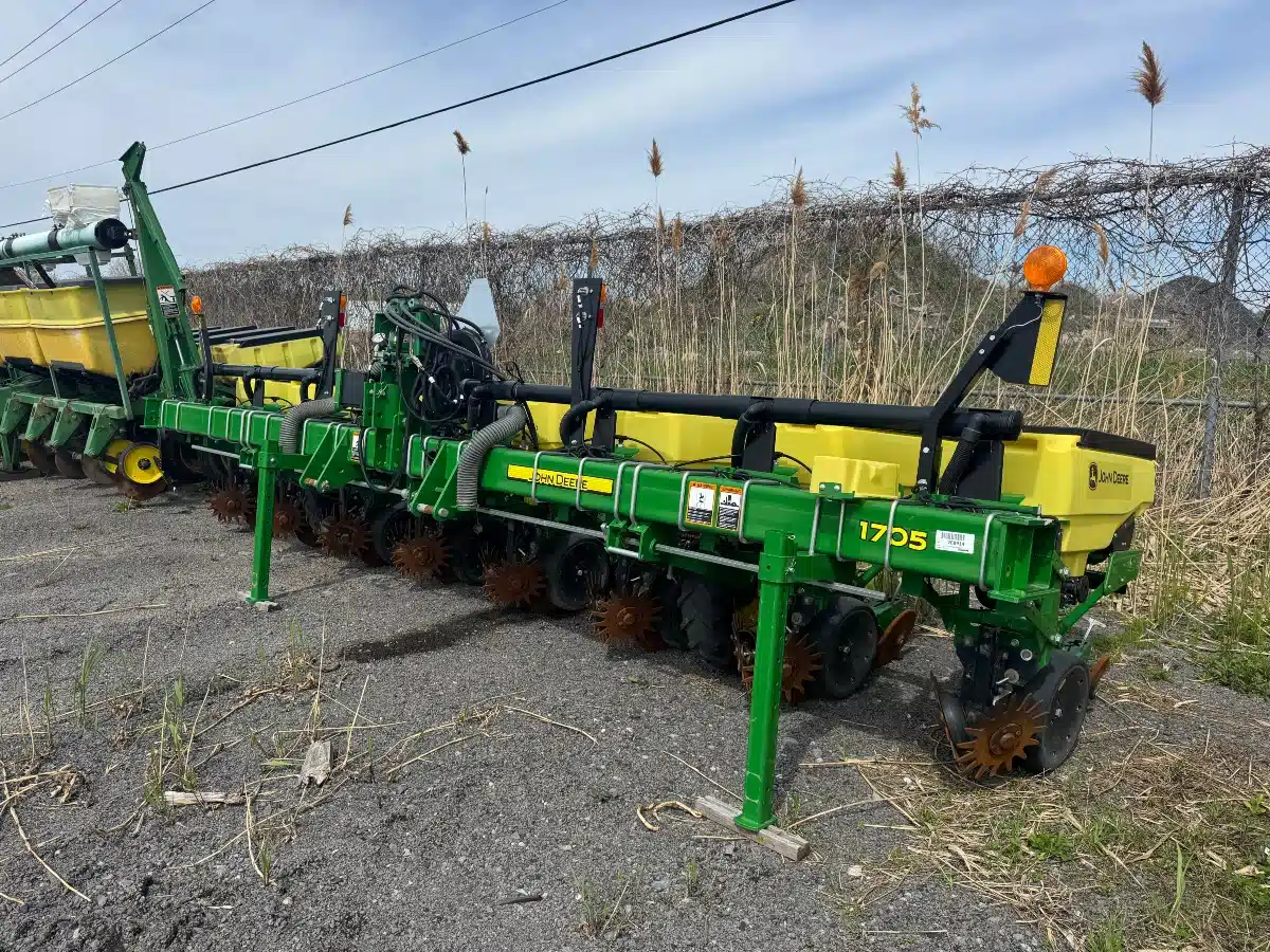 Gallery image 2 for Used 2020 John Deere 1705 Planter