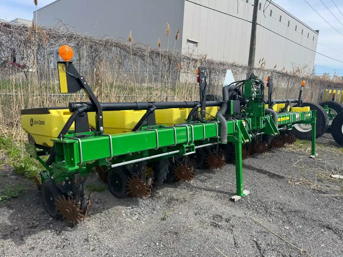 Gallery image 1 for Used 2020 John Deere 1705 Planter