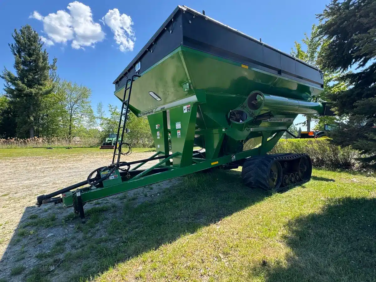 Gallery image 2 for Used 2006 Unverferth 9250 Grain Cart