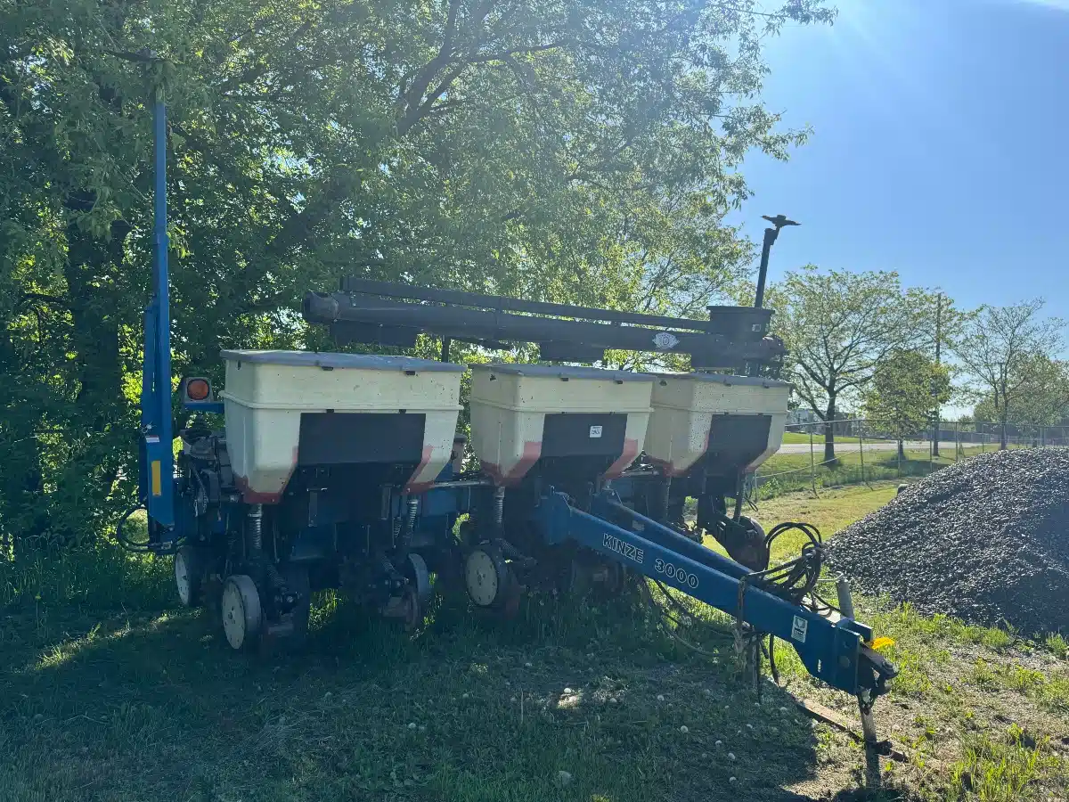 Gallery image 1 for Used 2009 Kinze 3000 Planter