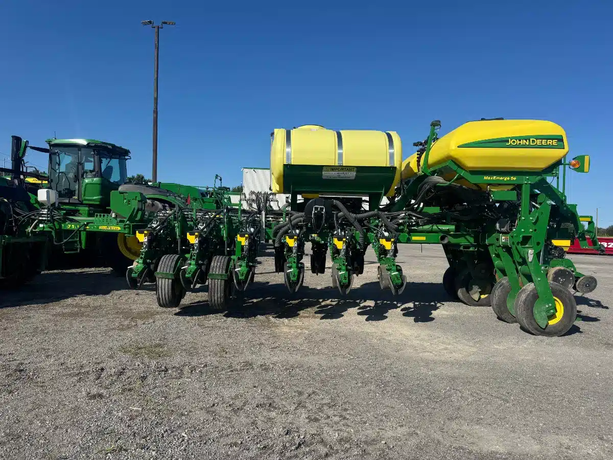 Gallery image 2 for Used 2020 John Deere 1775NT Planter