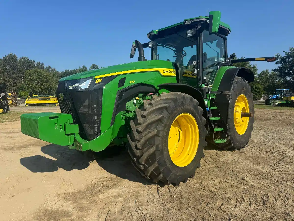 Gallery image 2 for Used 2023 John Deere 8R 370 Tractor