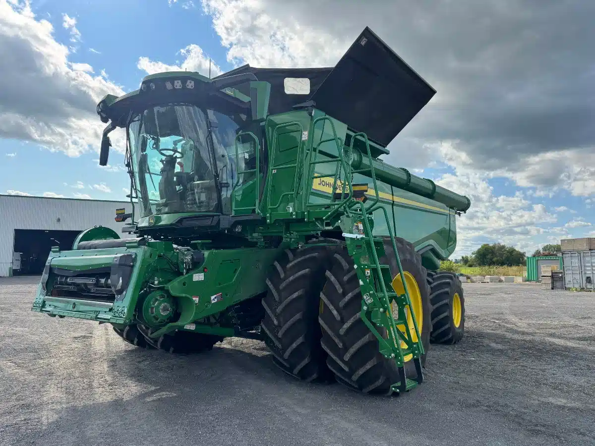 Gallery image 2 for Used 2024 John Deere X9 1000 Combine