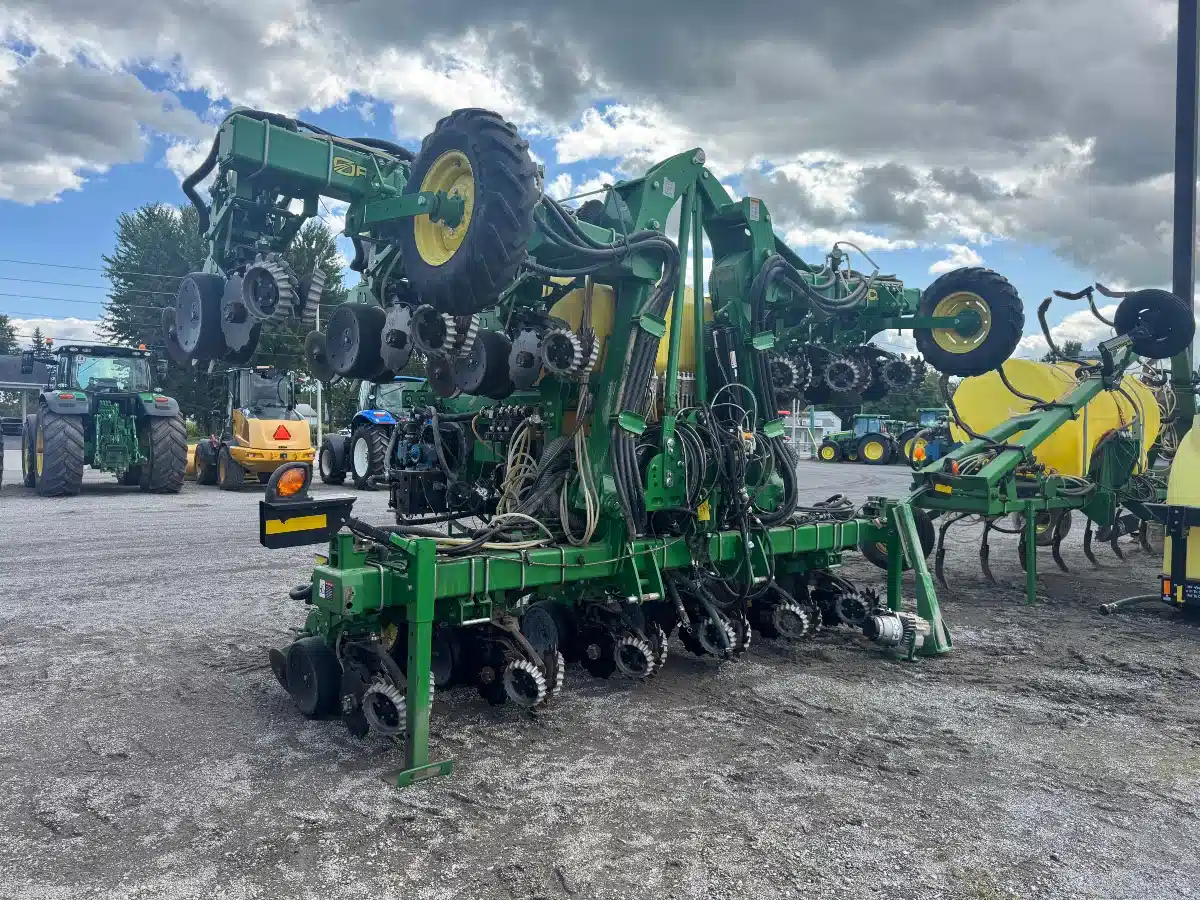Used 2019 John Deere DR12 Planter - Corn