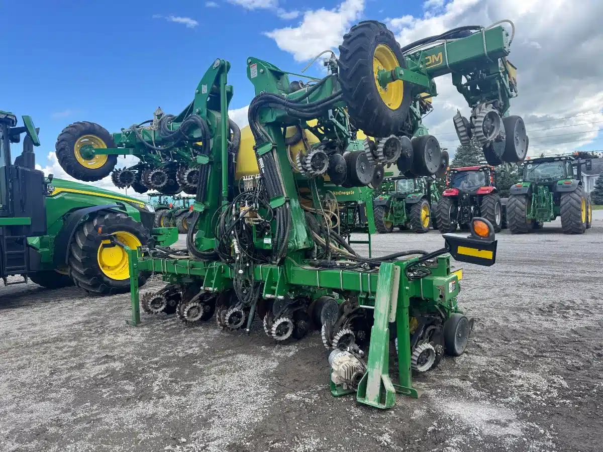 Gallery image 2 for Used 2019 John Deere DR12 Planter - Corn