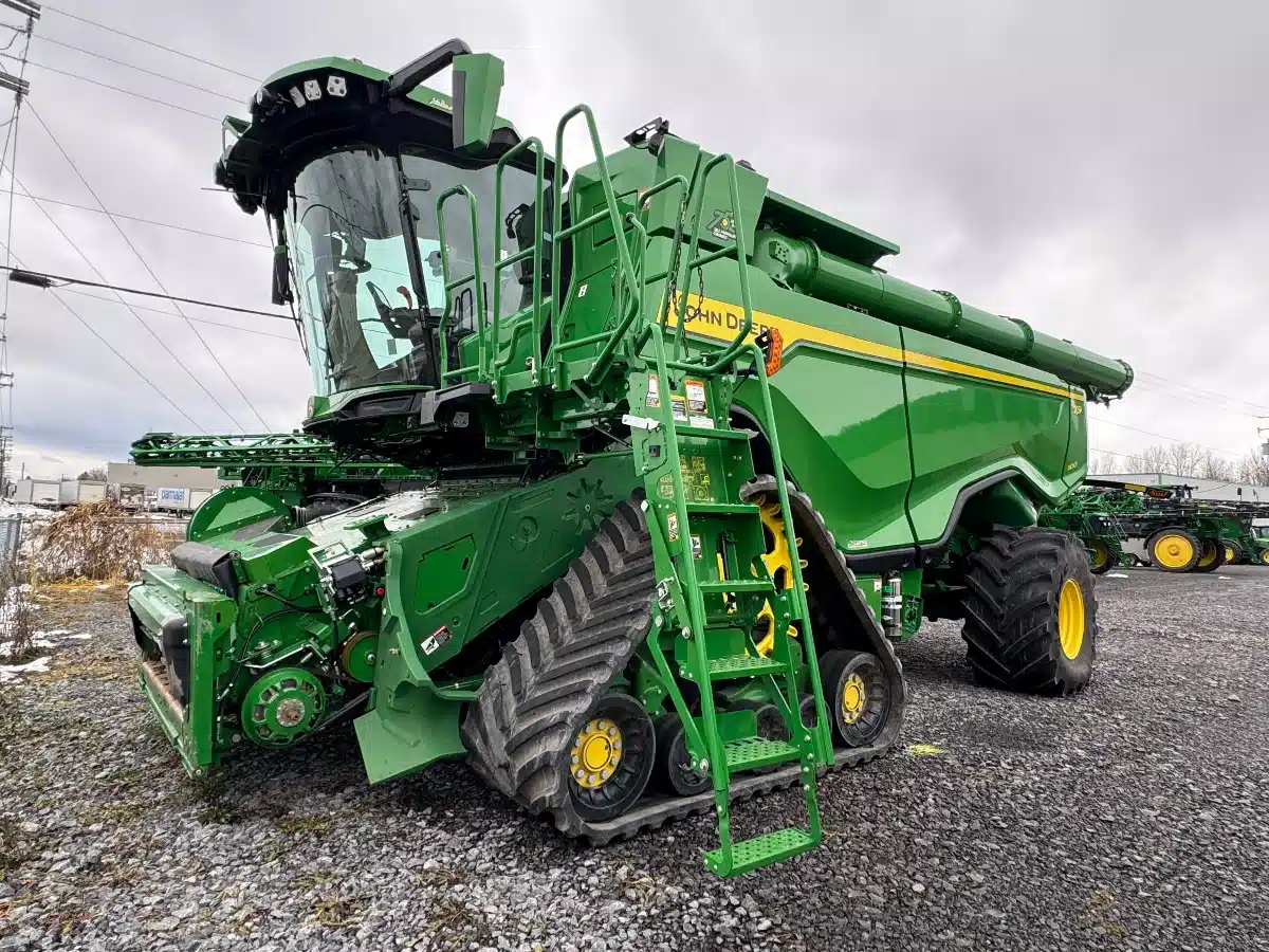 Gallery image 1 for Used 2022 John Deere X9 1100 Combine