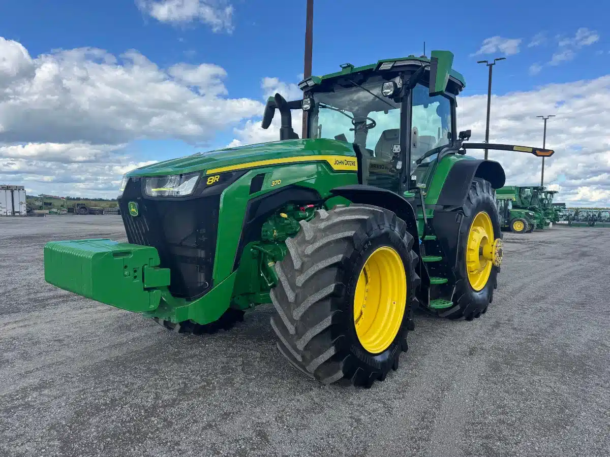 Gallery image 2 for Used 2023 John Deere 8R 370 Tractor