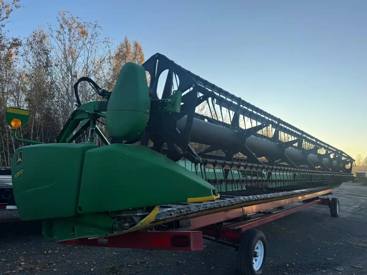 Gallery image 2 for Used 2013 John Deere 635FD Header - Draper