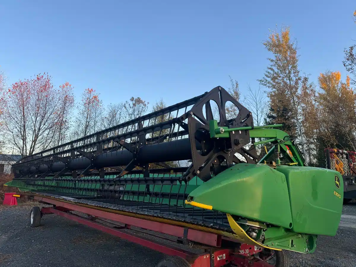 Used 2013 John Deere 635FD Header - Draper