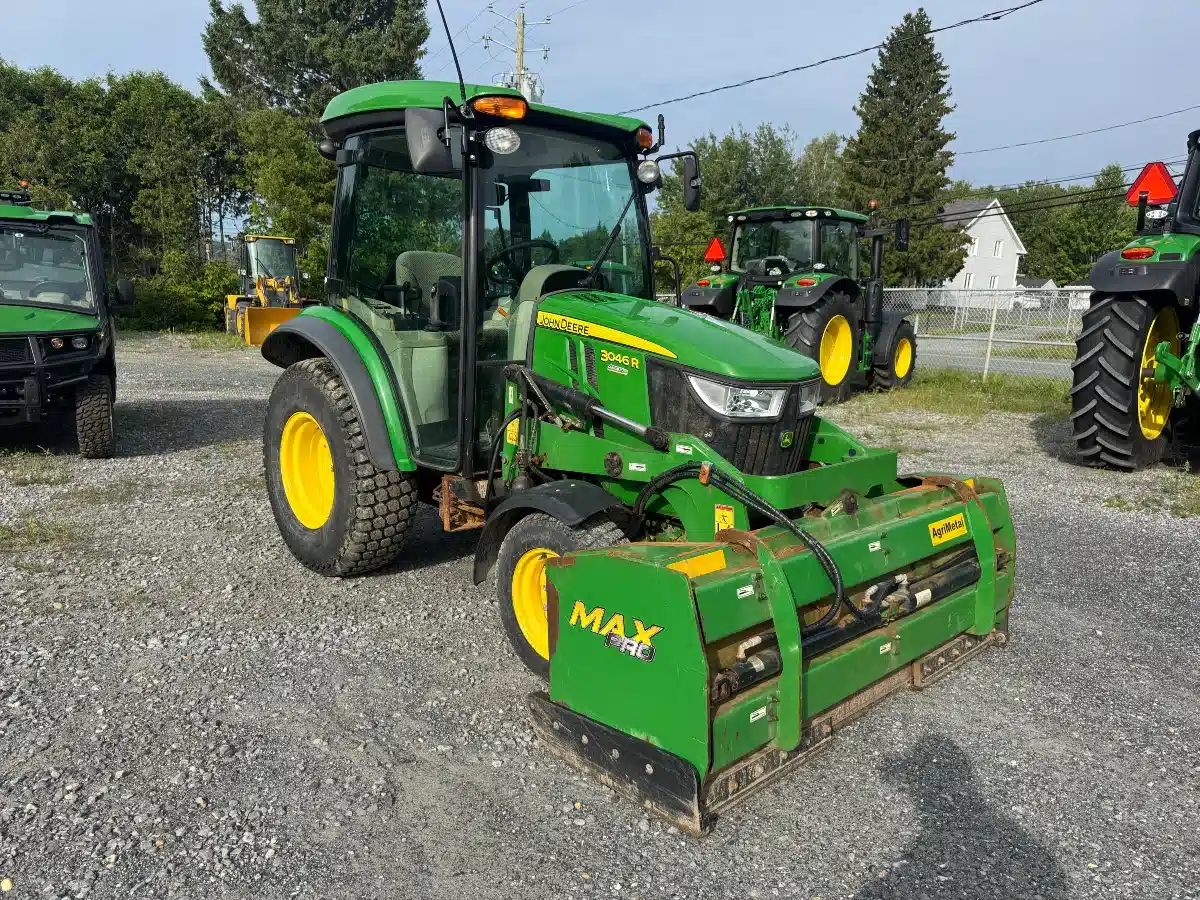 Photo de la Galerie 1 pour 2021 John Deere 3046R Tracteur