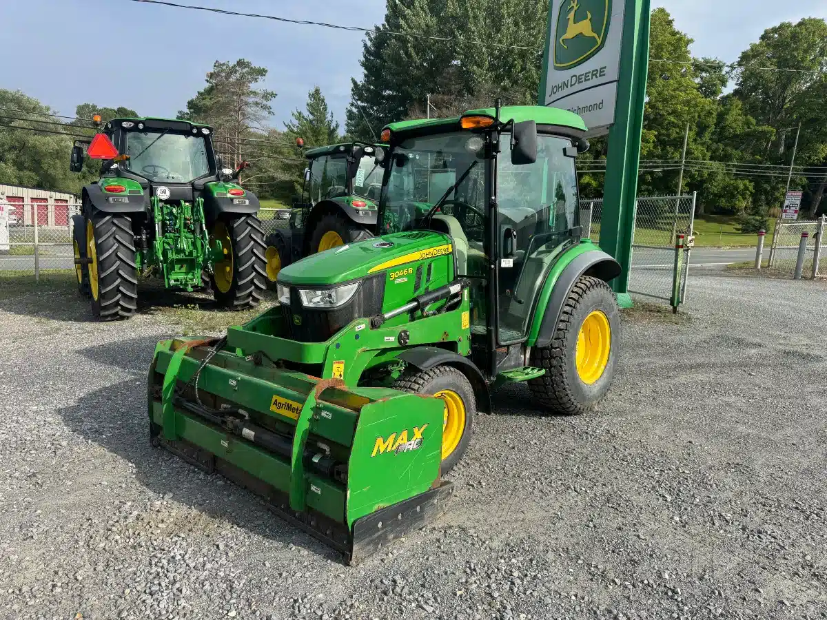 Photo de la Galerie 2 pour 2021 John Deere 3046R Tracteur