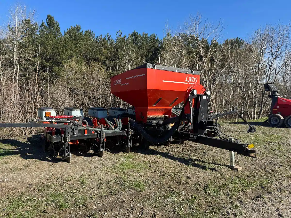 Gallery image 2 for 2012 Kuhn Maxima HD Planter