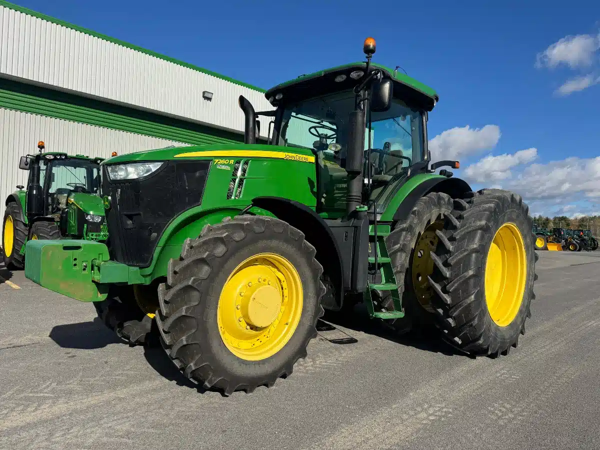 Gallery image 2 for Used 2012 John Deere 7260R Tractor