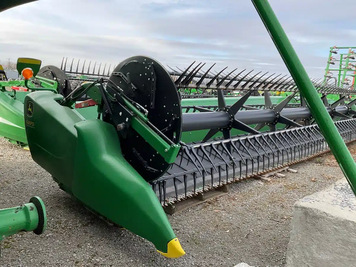 Gallery image 1 for 2018 John Deere 645FD Header - Flex Draper