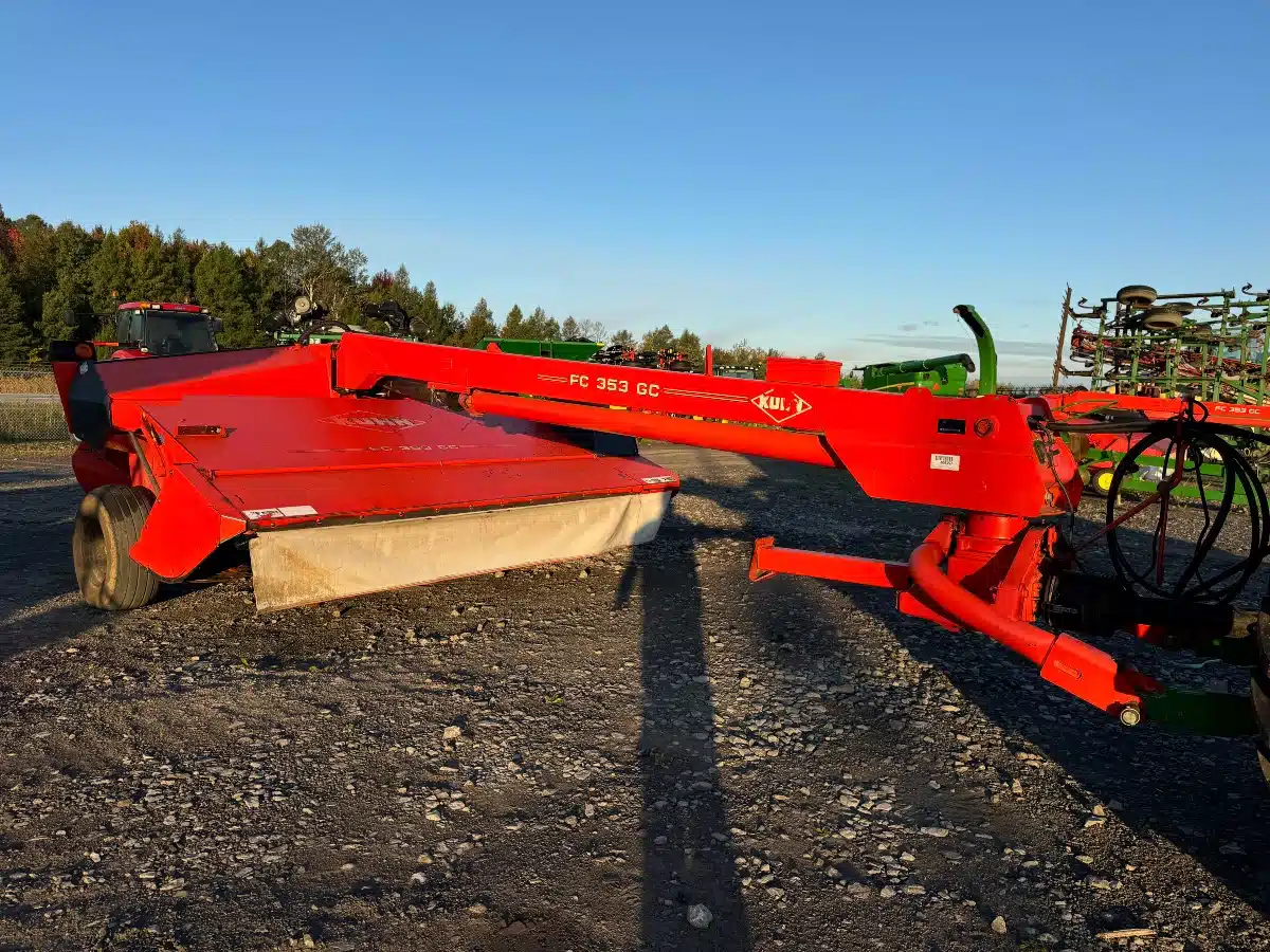 Gallery image 1 for 2006 Kuhn FC 353 GC Disc Mower Conditioner