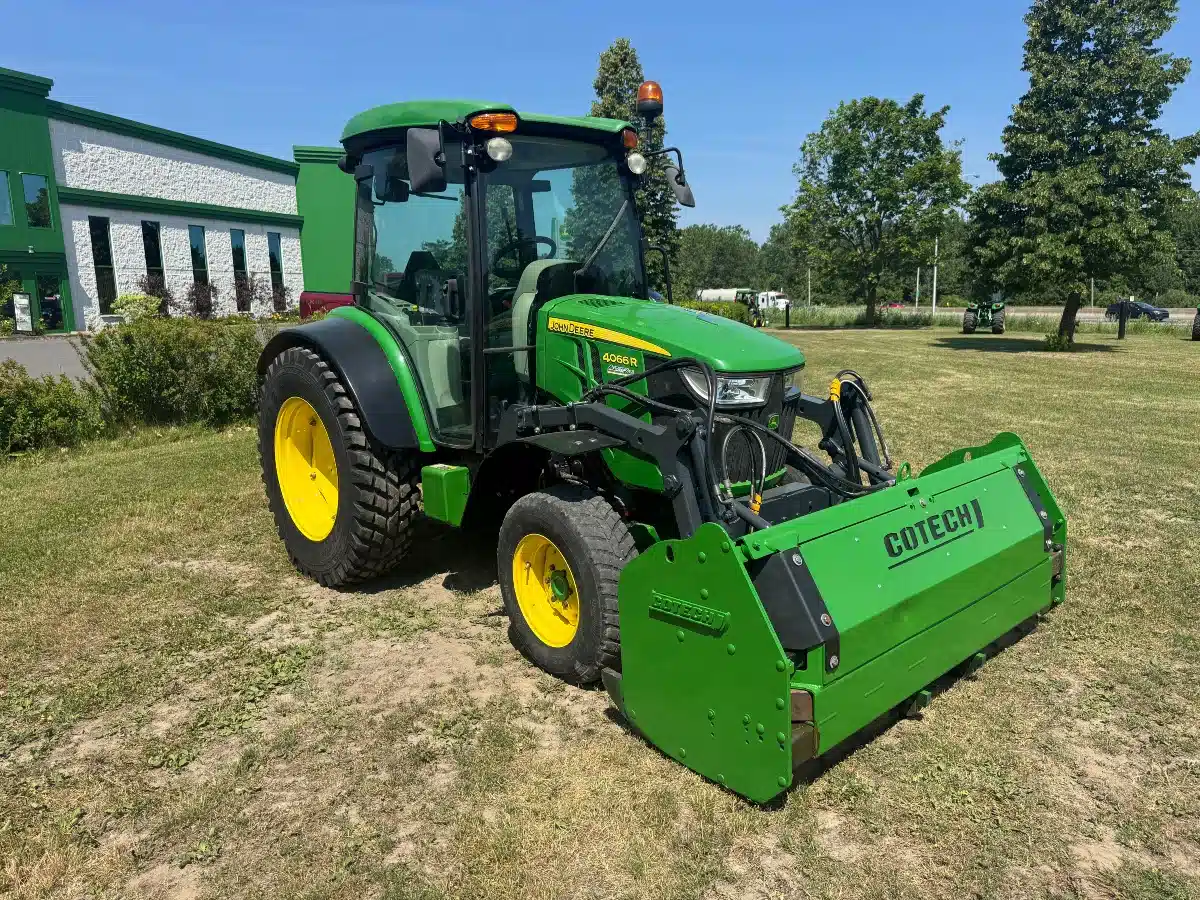 Photo de la Galerie 2 pour 2018 John Deere 4066R Tracteur