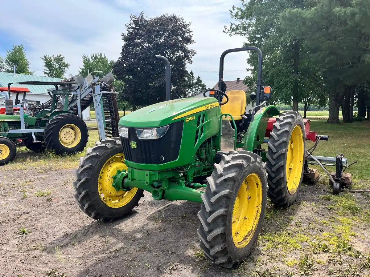 Gallery image 2 for 2022 John Deere 5055E Tractor