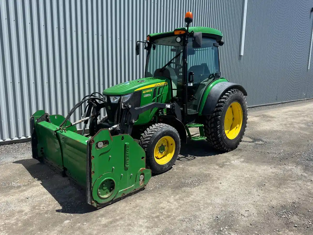 Photo de la Galerie 2 pour 2020 John Deere 4066R Tracteur