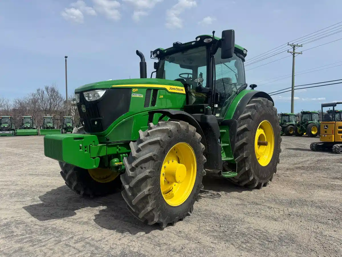 Photo de la Galerie 2 pour 2022 John Deere 6R 215 Tracteur