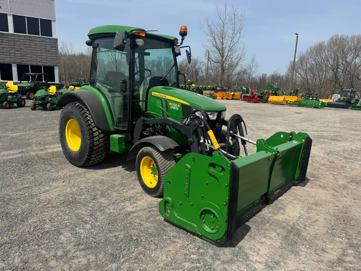 Photo de la Galerie 2 pour 2021 John Deere 4066R Tracteur