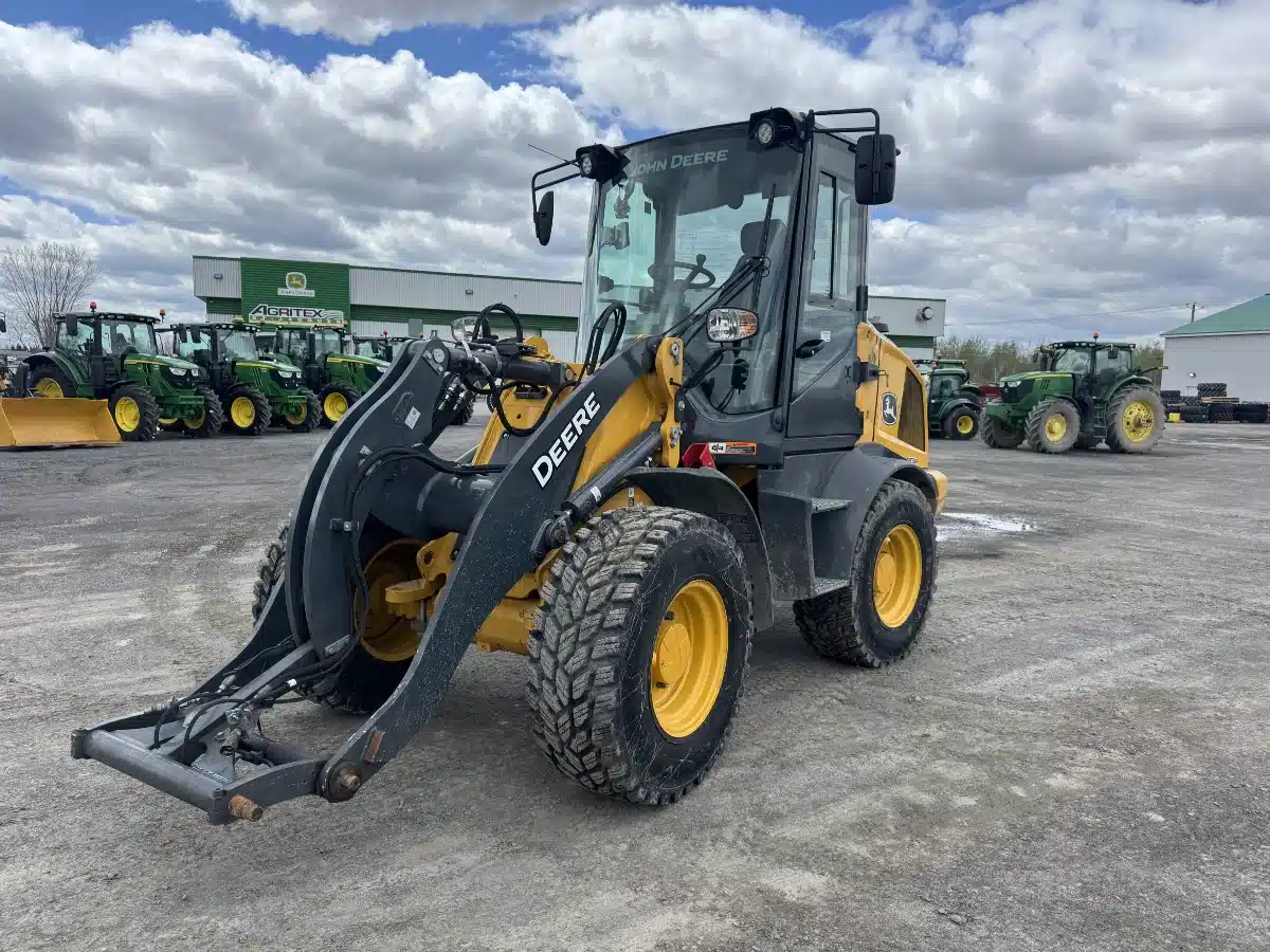 Photo de la Galerie 2 pour 2024 John Deere 244P Tracteur avec chargeur