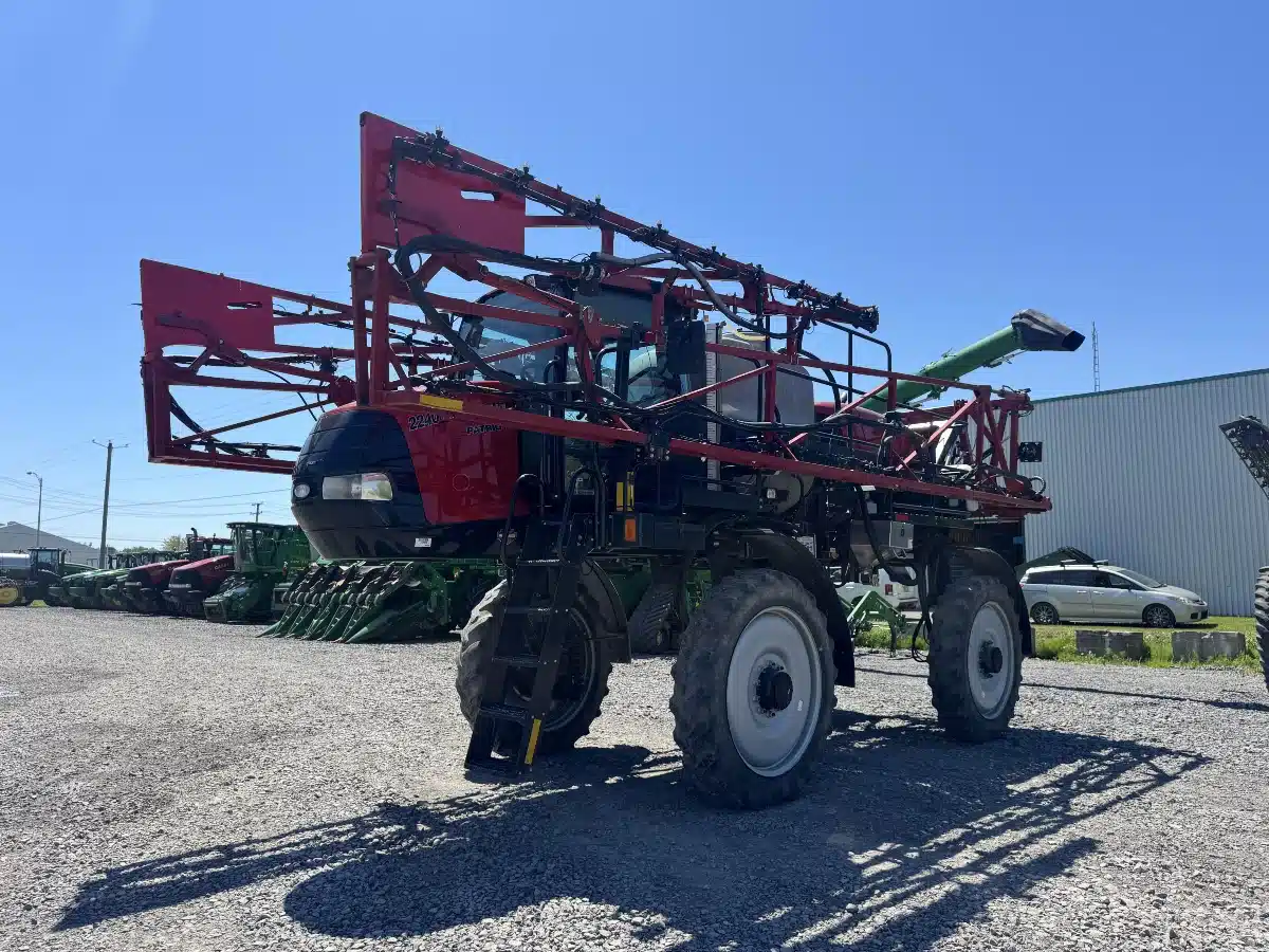 Gallery image 2 for 2014 Case IH PATRIOT 2240 Sprayer - Self Propelled