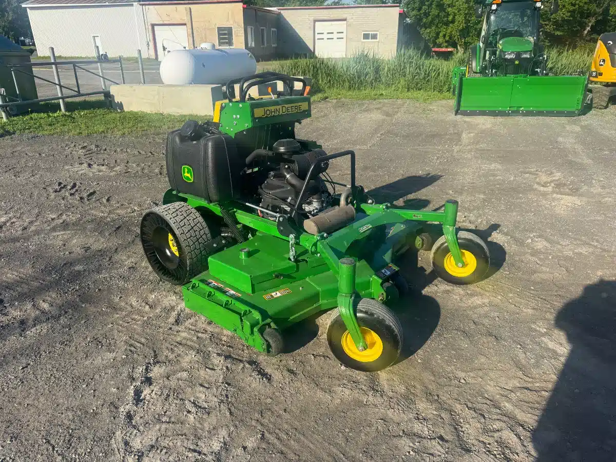 Gallery image 1 for 2023 John Deere 661R Mower - Zero Turn