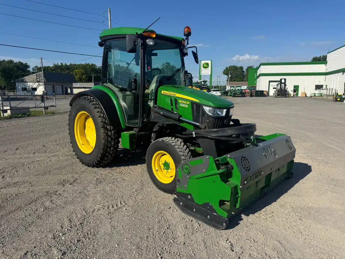 Gallery image 2 for 2022 John Deere 4066R Tractor