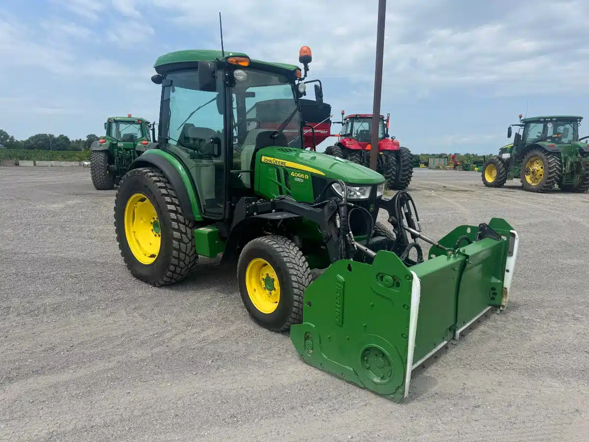 Gallery image 1 for 2022 John Deere 4066R Tractor