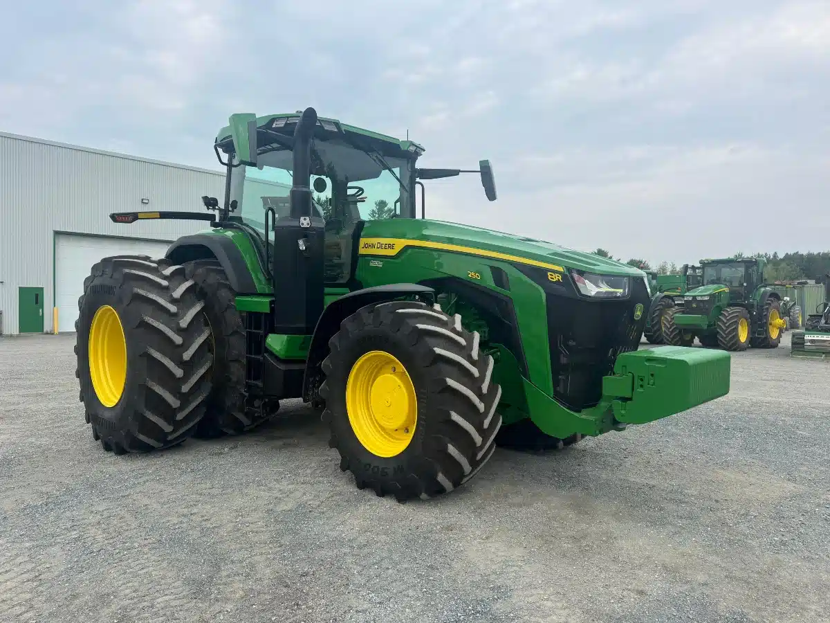 Gallery image 1 for 2025 John Deere 8R 250 Tractor