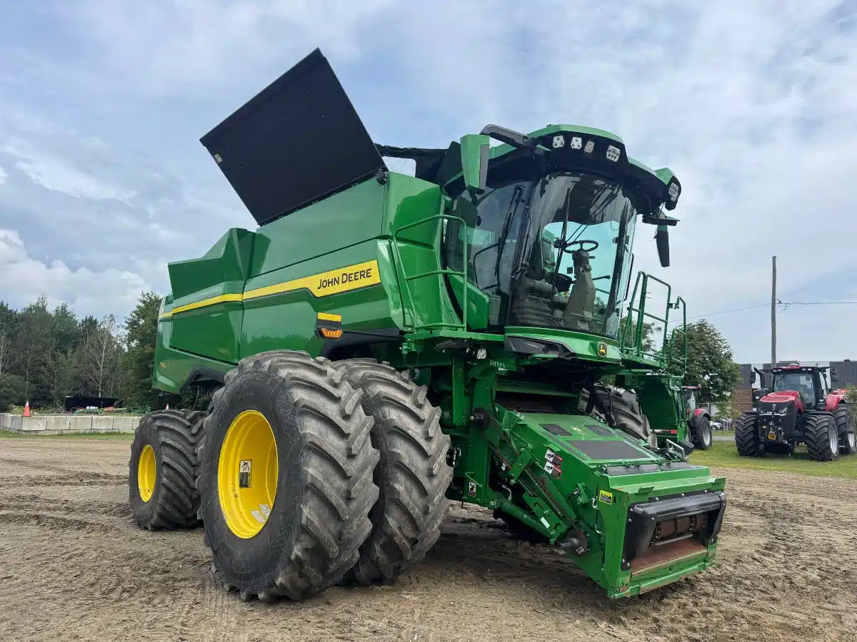 Gallery image 1 for 2022 John Deere S7 700 Combine