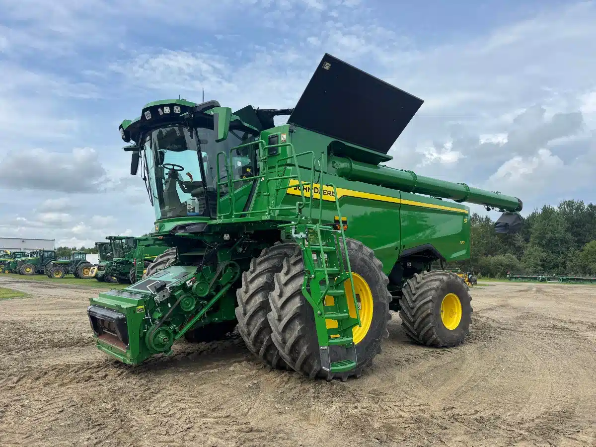 Gallery image 2 for 2022 John Deere S7 700 Combine