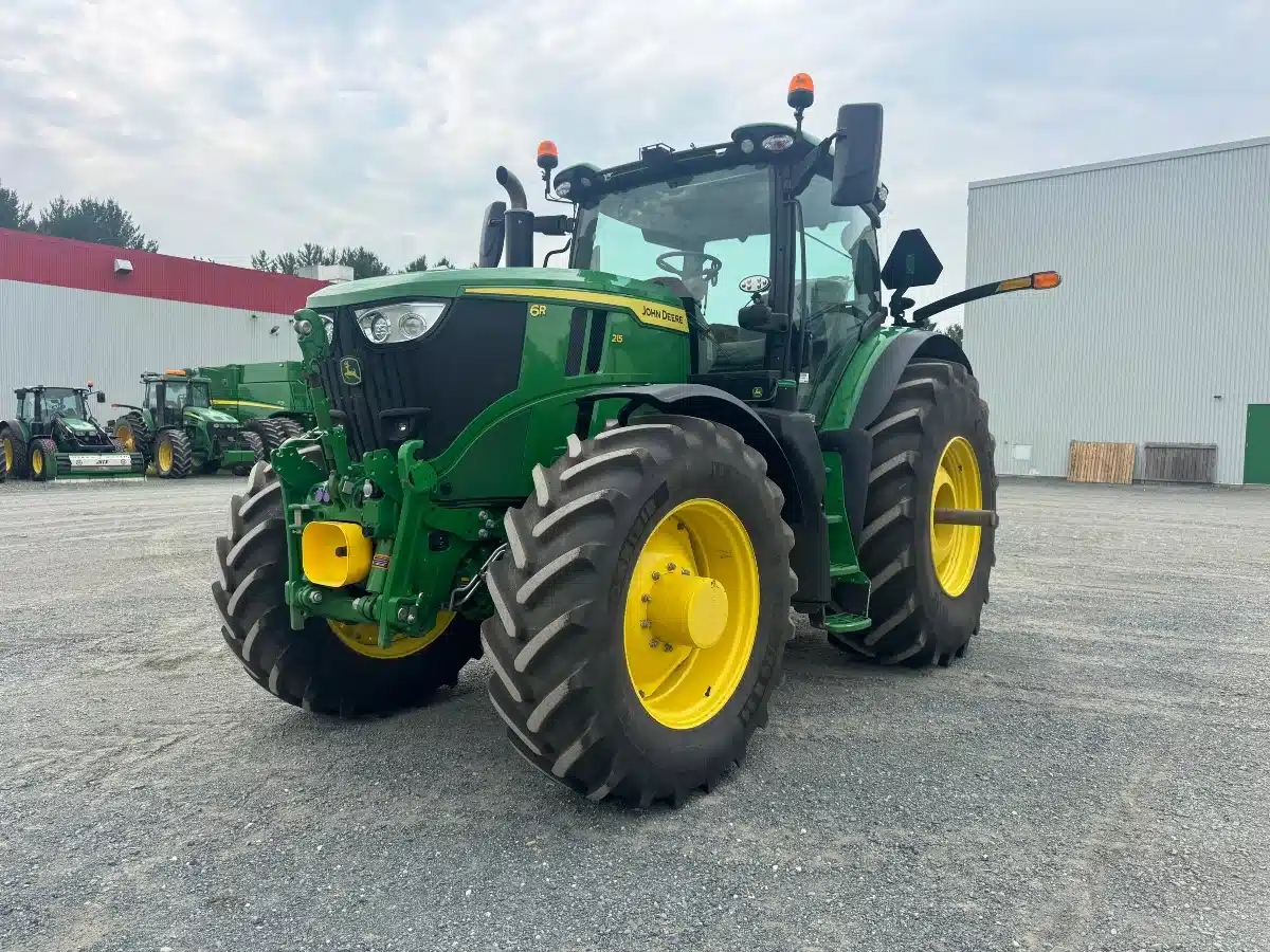 Photo de la Galerie 2 pour 2025 John Deere 6R 215 Tracteur