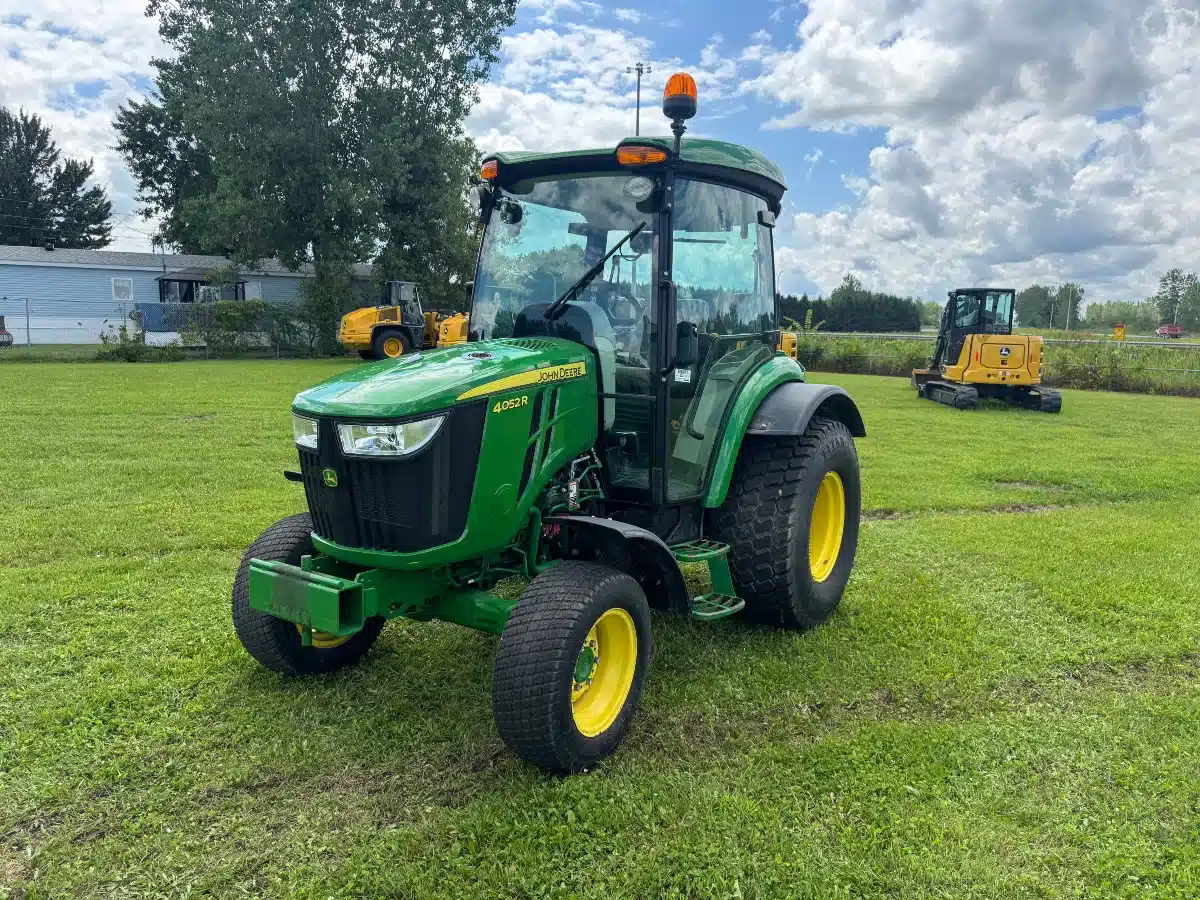 Photo de la Galerie 2 pour 2020 John Deere 4052R Tracteur