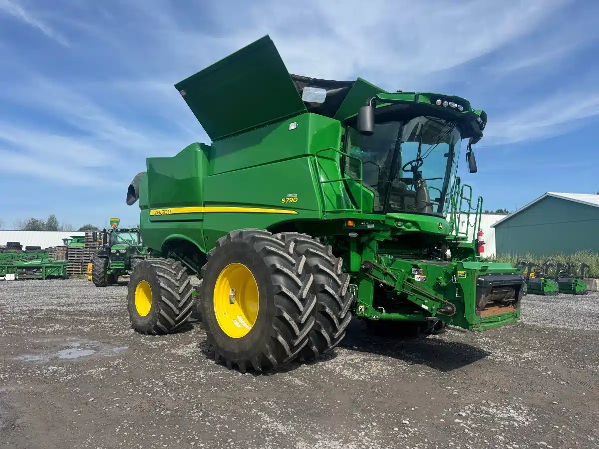 Gallery image 1 for 2021 John Deere S790 Combine