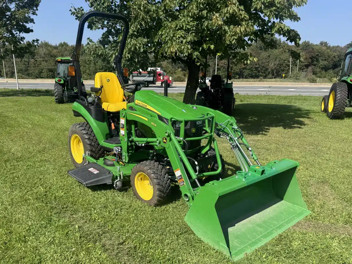 Photo de la Galerie 1 pour 2026 John Deere 2025R Tracteur