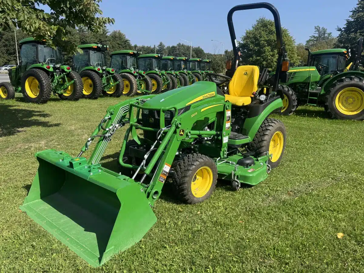 Photo de la Galerie 2 pour 2026 John Deere 2025R Tracteur