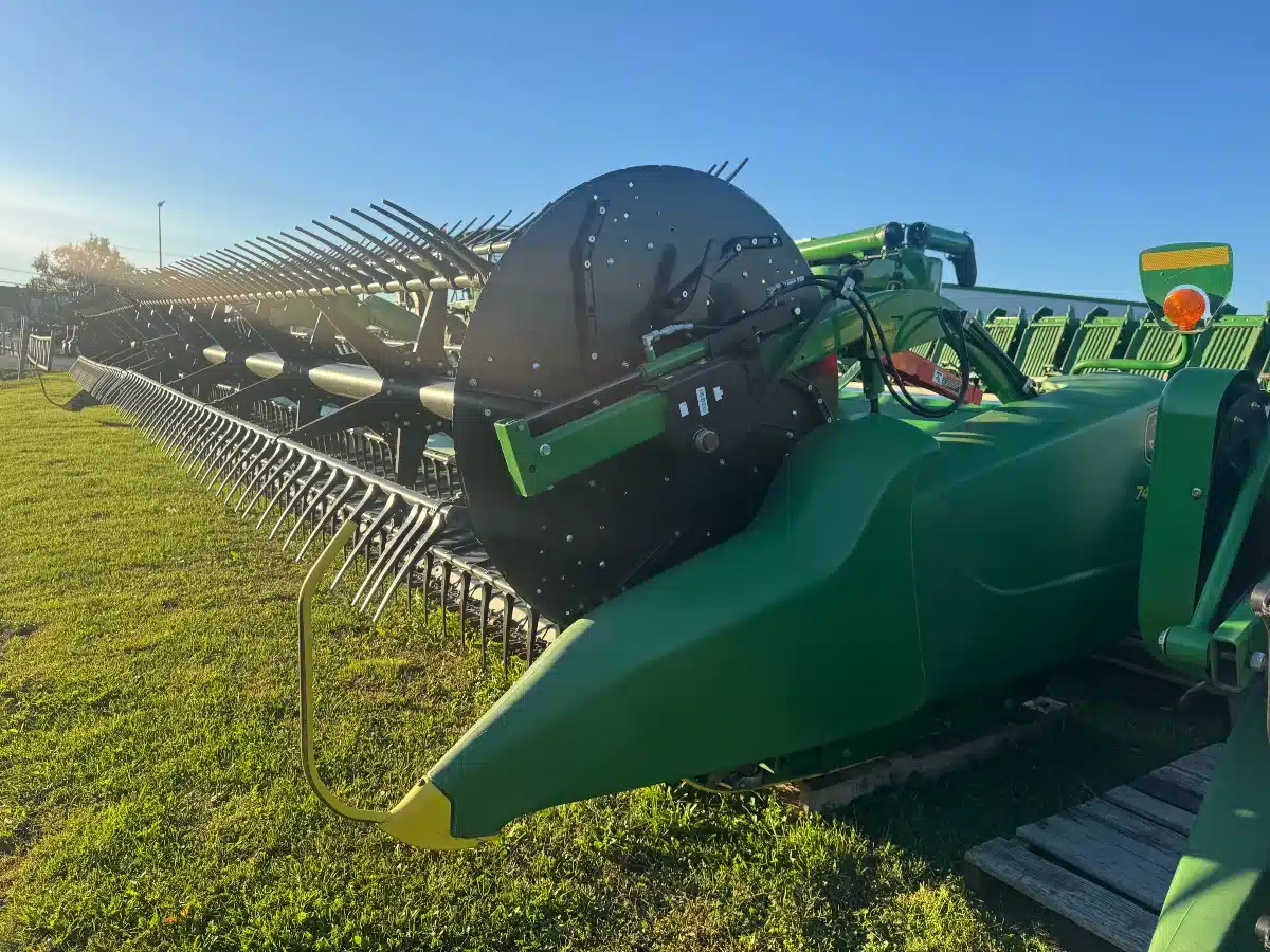 Gallery image 2 for 2020 John Deere 740FD Header - Flex Draper