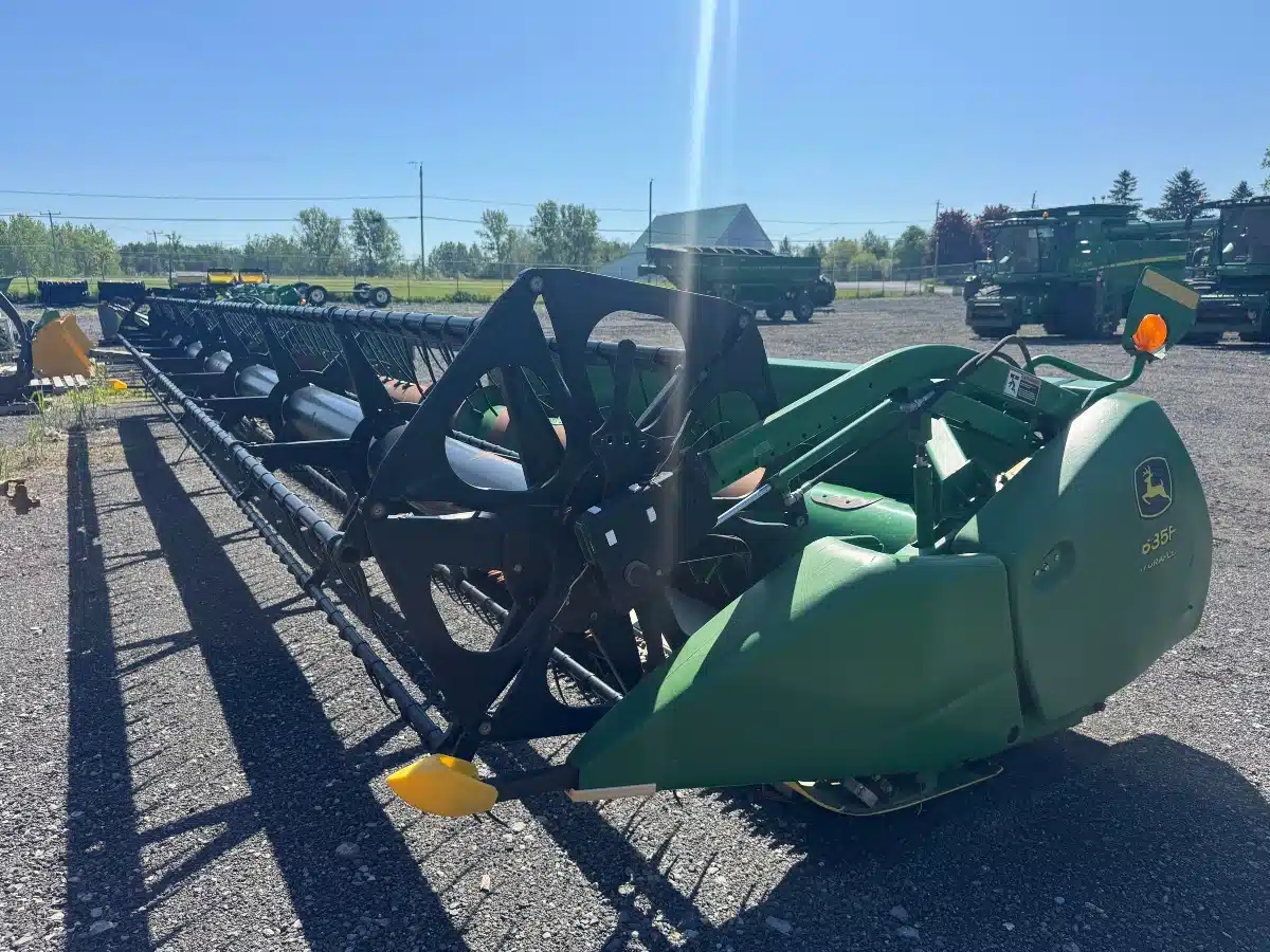 Gallery image 2 for 2006 John Deere 635f Header - Auger