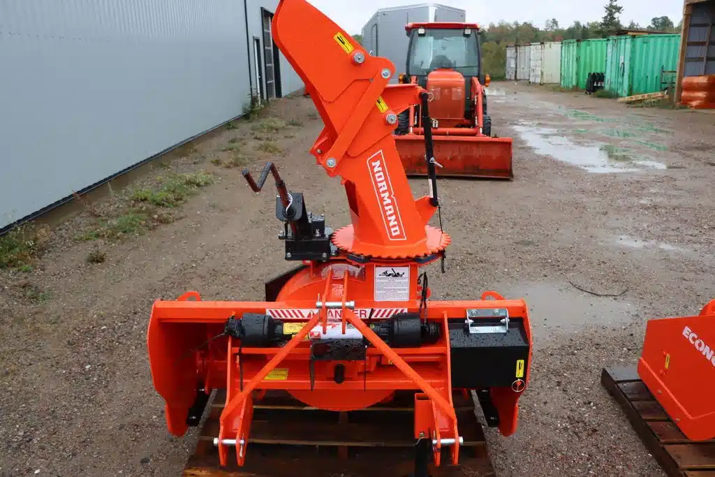 Photo de la Galerie 2 pour 2026 Normand E54-220HYB Souffleur à neige