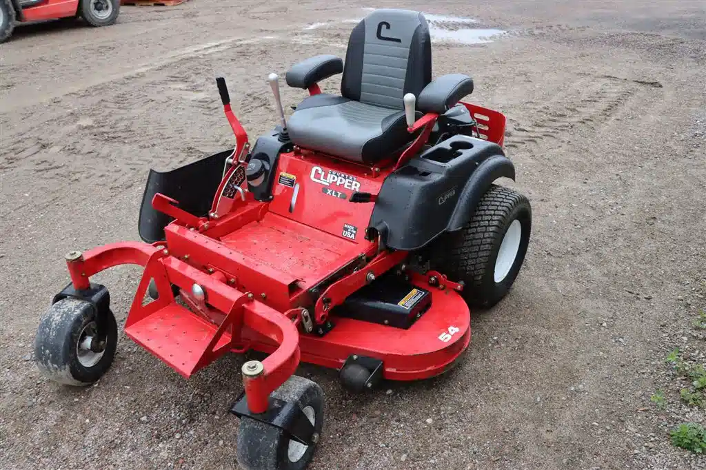 Gallery image 2 for 2018 Country Clipper 2454 Mower - Zero Turn
