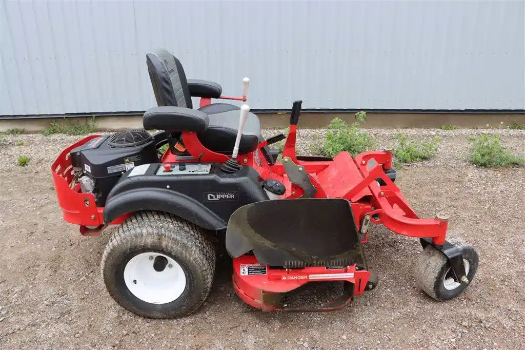 Gallery image 1 for 2018 Country Clipper 2454 Mower - Zero Turn