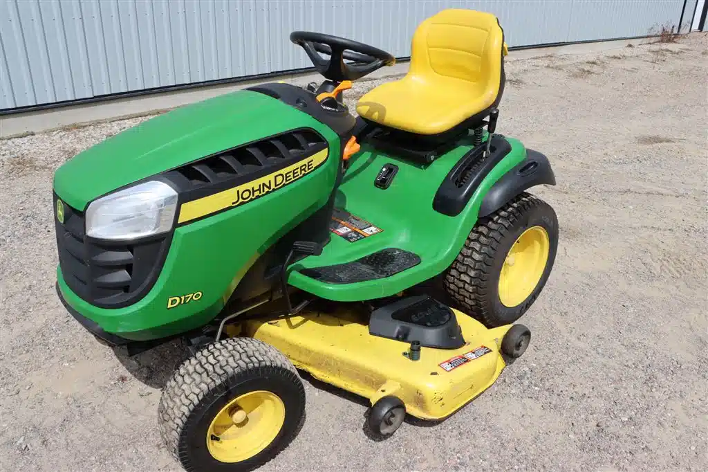 Photo de la Galerie 2 pour 2015 John Deere D170 Tracteur
