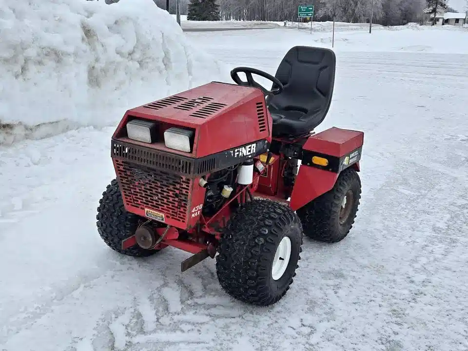 Gallery image 1 for Steiner 430 Tractor